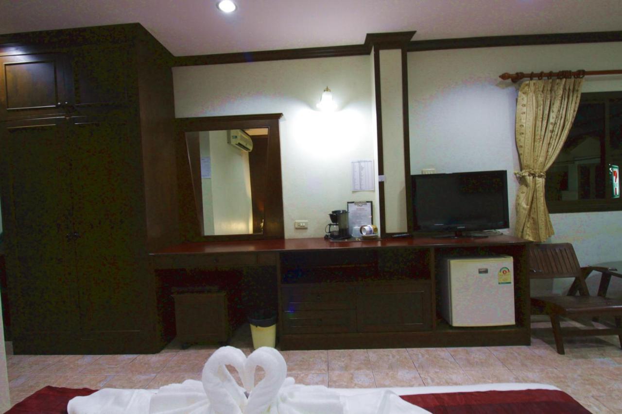 Baan Veerakit Hotel Patong Екстер'єр фото