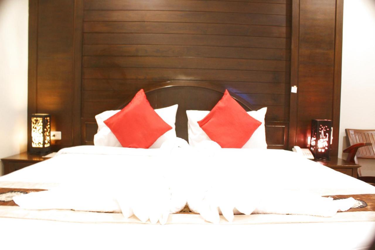 Baan Veerakit Hotel Patong Екстер'єр фото